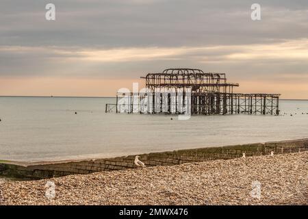 Brighton e Hove's West Pier sulla costa meridionale dell'Inghilterra. Foto Stock