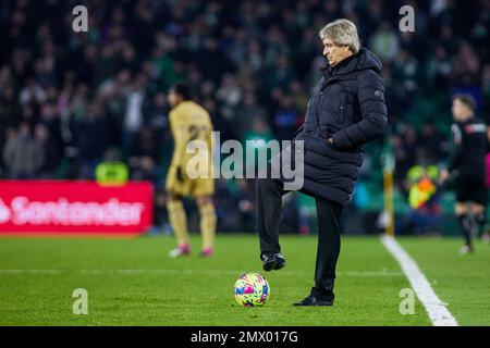 Siviglia, Spagna - 1 febbraio 2023, Manuel Pellegrini, allenatore capo di Real Betis durante il campionato spagnolo la Liga partita di calcio tra Real Betis e FC Barcellona il 1 febbraio 2023 allo stadio Benito Villamarin di Siviglia, Spagna - Foto: Joaquin Corchero/DPPI/LiveMedia Foto Stock