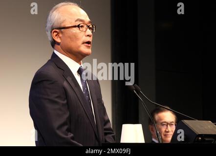 Tokyo, Giappone. 2nd Feb, 2023. Il gigante giapponese dell'elettronica Sony Executive Vice president e CFO Hiroki Totoki parla come viene nominato nuovo presidente e COO, con effetto dal 1 aprile presso la sede centrale di Sony a Tokyo giovedì 2 febbraio 2023. Il presidente Kenichiro Yoshida diventerà presidente e CEO della società. Credit: Yoshio Tsunoda/AFLO/Alamy Live News Foto Stock