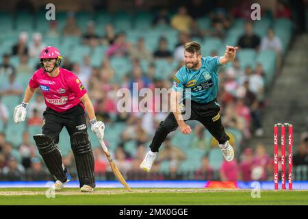 Michael Neser delle coppe riscaldate durante la partita della Big Bash League maschile tra i Sydney Sixers e il Brisbane Heat al Sydney Cricket Ground, il 02 febbraio 2023, a Sydney, Australia. (FOTO : IZHAR KHAN) IMMAGINE LIMITATA AD USO EDITORIALE - RIGOROSAMENTE NESSUN USO COMMERCIALE Foto Stock