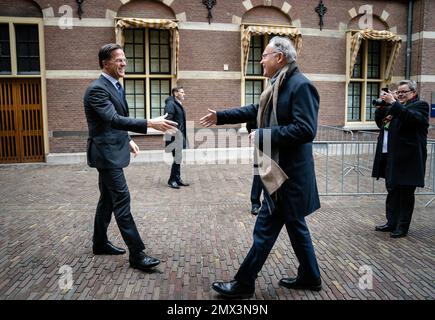 L'AIA - il primo ministro Mark Rutte riceve il primo ministro Stephan Weil della bassa Sassonia. Nel corso del loro incontro, Rutte e Weil discutono, tra l'altro, della cooperazione tra i Paesi Bassi e la bassa Sassonia in vari settori. ANP BART MAAT netherlands OUT - belgio OUT Foto Stock