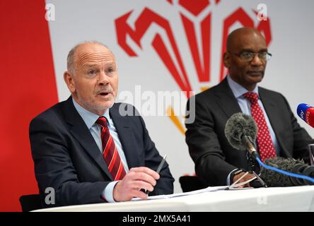 Foto del fascicolo datata 30-01-2023 del presidente gallese dell'Unione di rugby Ieuan Evans (a sinistra) e dell'amministratore delegato Nigel Walker, Che sono comparsi davanti alla Commissione Cultura, comunicazione, Lingua gallese, Sport e Relazioni internazionali del Senedd, hanno ammesso di essere 'nel 'dial' per la portata del sessismo e della misoginia nell'organizzazione e hanno detto che i segnali di avvertimento sono stati mancati. Data di emissione: Giovedì 2 febbraio 2023. Foto Stock