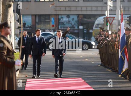 Zagabria, Croazia, 02 febbraio 2023. Il Ministro della Difesa croato Mario Banozic ha incontrato il Vice primo Ministro e Ministro della Difesa Nazionale della Repubblica di Polonia Mariusz Blaszczak, a Zagabria, in Croazia, il 02 febbraio 2023. Foto: Sanjin Strukic/PIXSELL Foto Stock