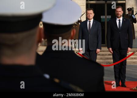 Zagabria, Croazia, 02 febbraio 2023. Il Ministro della Difesa croato Mario Banozic ha incontrato il Vice primo Ministro e Ministro della Difesa Nazionale della Repubblica di Polonia Mariusz Blaszczak, a Zagabria, in Croazia, il 02 febbraio 2023. Foto: Sanjin Strukic/PIXSELL Foto Stock