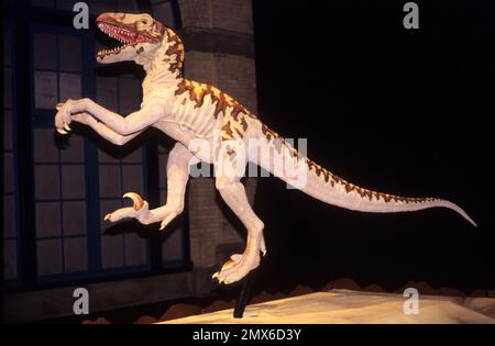 Dinosauri animatronici a grandezza naturale della società americana Dinamation Corp esposti al ‘Dinosaurs Alive!’ Mostra all'Alexandrea Palace Delight visi Foto Stock