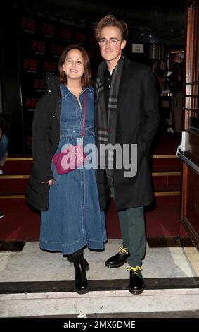 01 febbraio 2023 - Londra, Inghilterra, Regno Unito - Giovanna Fletcher e Tom Fletcher hanno partecipato al 2: 22 Una notte di stampa di Ghost Story al Teatro Lirico Foto Stock