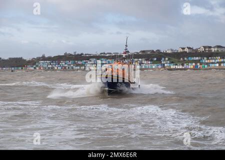 Walton sul Naze, RNLI ALB scialuppa di salvataggio di classe Tamar 1601 Foto Stock