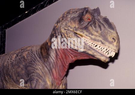 Dinosauri animatronici a grandezza naturale della società americana Dinamation Corp esposti al ‘Dinosaurs Alive!’ Mostra all'Alexandrea Palace Delight visi Foto Stock