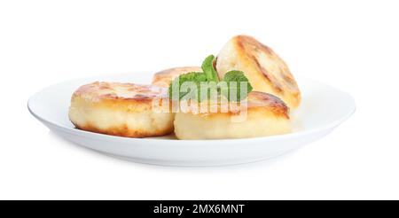 Deliziosi pancake al formaggio casolare con menta isolata sul bianco Foto Stock
