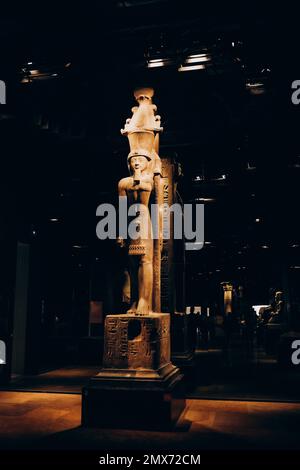 Torino, Italia - Giugno 21th 2022: Mostra di mummie, manufatti e reperti egiziani presso il Museo Egizio di Torino. Foto Stock