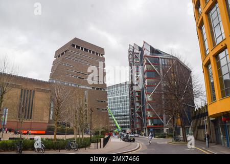 Londra, Regno Unito. 2nd febbraio 2023. Tate edifici appartamenti moderni e adiacenti. I proprietari di appartamenti di fronte a Tate Modern hanno vinto il loro caso di privacy contro la famosa galleria d'arte, dopo che hanno intrapreso un'azione legale sul numero enorme di visitatori che i residenti dicono di guardare nelle loro case dalla piattaforma di osservazione. Credit: Vuk Valcic/Alamy Live News Foto Stock