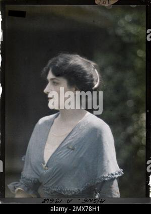 Soissons, Aisne, Francia Madame Mireille Andrieu, la moglie del sub-prefetto , 1917 - Aisne - Fernand Cuville (sezione fotografica dell'esercito) - (maggio-luglio) Foto Stock