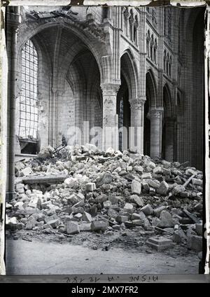Soissons, Aisne, Francia la Cattedrale di Soissons, detriti della volta , 1917 - Aisne - Fernand Cuville (sezione fotografica dell'esercito) - (maggio-luglio) Foto Stock