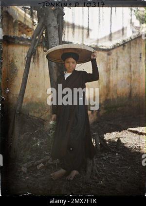 Tonkin, Indochina una giovane ragazza della gente che indossa il costume quotidiano, Léon Busy in Indochina Foto Stock