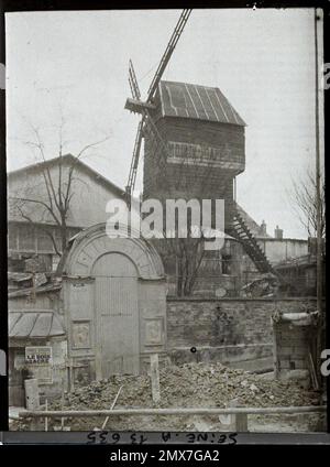 Parigi (18th arr.), rue Girardon e il Moulin de la Galette , Foto Stock