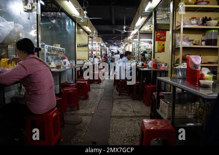 Mercato di Orussey ( ផ្សារអូរឫស្សី ) Phnom Penh - Cambogia Foto Stock