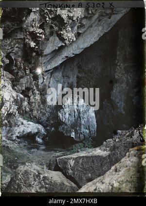 Baia di ha-Long, provincia di Quang-Yen, Tonkin, Indochine l'interno della 'grotta delle meraviglie, Foto Stock