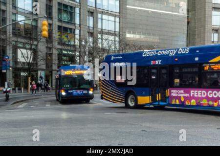 Autobus NYCTA a Columbus Circle a New York domenica 22 gennaio 2023. (© Richard B. Levine) Foto Stock