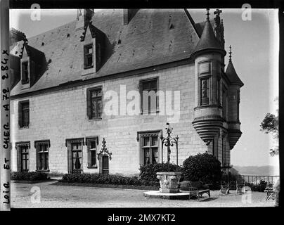 Chaumont-sur-Loire, Francia il pozzo nel cortile interno del castello , 1909 - Centro di Francia - Auguste Léon - (giugno) Foto Stock