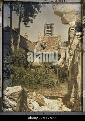 Soissons, Aisne, Francia rovine rue des Minimes, in fondo alla cattedrale , 1917 - Aisne - Fernand Cuville (sezione fotografica dell'esercito) - (maggio-luglio) Foto Stock