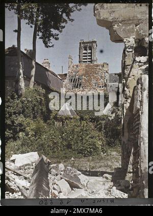 Soissons, Aisne, Francia rovine rue des Minimes, in fondo alla cattedrale , 1917 - Aisne - Fernand Cuville (sezione fotografica dell'esercito) - (maggio-luglio) Foto Stock