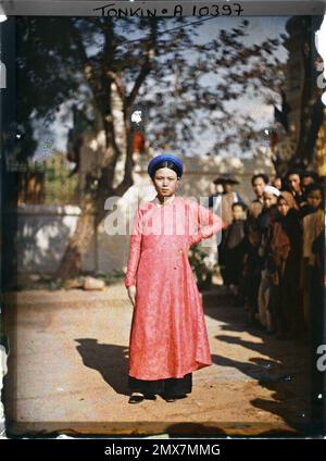 Tonkin, giovane donna Indochina che rappresenta una pedina in un gioco di scacchi vivente, Léon Busy in Indochina Foto Stock