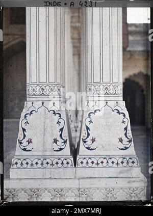 Agra, Indes l'arredamento floreale del database delle colonne doppie della sala del pubblico privato (Diwan-i-Khas) nel Forte Rosso (Lal Qila) , 1913-1914 - India, Pakistan - Stéphane Passet - (dicembre 16 - gennaio 29) Foto Stock