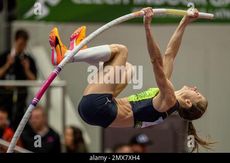 Ostrava, Repubblica Ceca. 02nd Feb, 2023. Tina Sutej, slovena, compete in pole vault durante la riunione di atletica indoor di gala ceca della categoria argento del World Indoor Tour, il 2 febbraio 2023, a Ostrava, Repubblica Ceca. Credit: Vladimir Prycek/CTK Photo/Alamy Live News Foto Stock