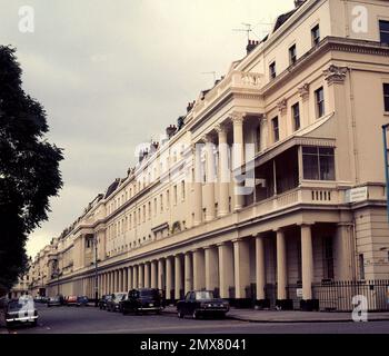 CALLE DEL BARRIO KENSINGTON - FOTO AÑOS 60. Ubicazione: ESTERNO. LONDRA. INGHILTERRA. Foto Stock