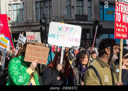 Insegnanti e funzionari pubblici si uniscono allo sciopero di massa sul "walkout Mercoledì", Londra, Regno Unito. 01/02/2023 Foto Stock