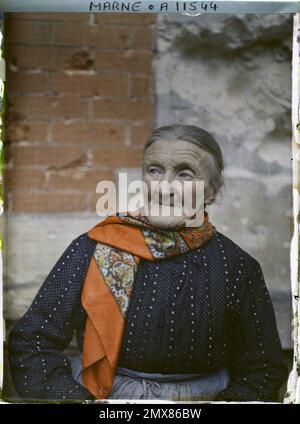 Reims, Marne, Champagne, Francia Ritratto di una vecchia donna , 1917 - Marne - Fernand Cuville (sezione fotografica degli eserciti) Foto Stock