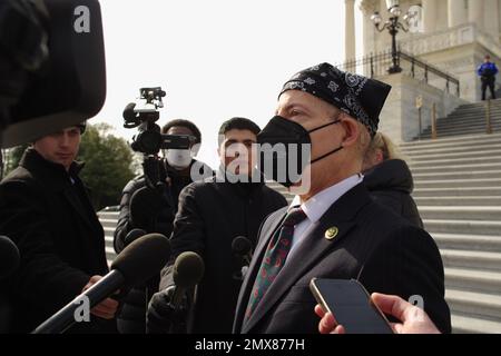 Washington DC, Stati Uniti. 2 Feb 2023. STATI UNITI Rep. Jamie Raskin (D-MD.) Parla con i giornalisti dopo che il Parlamento ha votato per estirpe del Rep. Ilhan Omar (D-Minn) della commissione per gli affari esteri. Credit: Philip Yabut/Alamy Live News Foto Stock