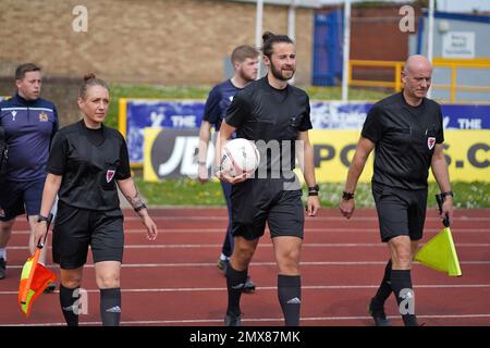 Fa Wales, ufficiali di calcio in azione alla partita delle leghe di Adran Foto Stock