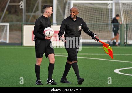 Fa Wales, ufficiali di calcio in azione alla partita delle leghe di Adran Foto Stock