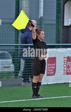 Fa Wales, ufficiali di calcio in azione alla partita delle leghe di Adran Foto Stock