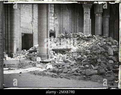 Soissons, Aisne, Francia la Cattedrale di Soissons, detriti della volta , 1917 - Aisne - Fernand Cuville (sezione fotografica dell'esercito) - (maggio-luglio) Foto Stock