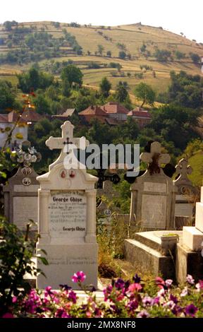 Cimitero ortodosso cristiano a Poiana Sibiului, Contea di Sibiu, Romania, 2000 Foto Stock