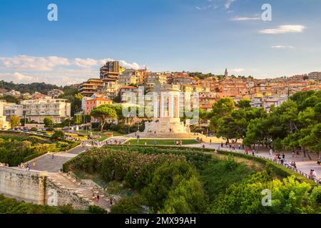 Ancona, Marche, Italy.Elegant monumento sul mare sorretto da 8 colonne doriche e dedicato ai caduti della prima Guerra Mondiale. Foto Stock