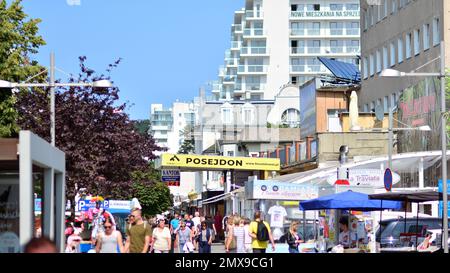 Miedzyzdroje, Polonia. 22 luglio 2021. Strade strette della stazione balneare di Miedzyzdroje Foto Stock