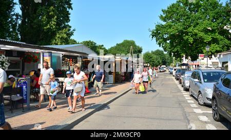 Miedzyzdroje, Polonia. 22 luglio 2021. Strade strette della stazione balneare di Miedzyzdroje Foto Stock