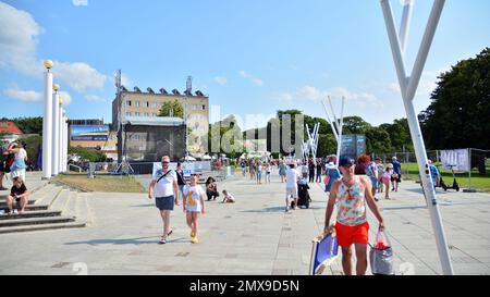 Miedzyzdroje, Polonia. 22 luglio 2021. Strade strette della stazione balneare di Miedzyzdroje Foto Stock