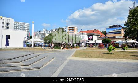 Miedzyzdroje, Polonia. 22 luglio 2021. Strade strette della stazione balneare di Miedzyzdroje Foto Stock