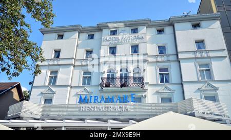 Miedzyzdroje, Polonia. 22 luglio 2021. Strade strette della stazione balneare di Miedzyzdroje Foto Stock