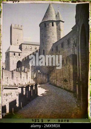 Carcassonne, Francia interna del recinto e del castello della contea, vista presa dalla porta di Aude , 1916 - Province francesi - Jean Brunhes, Auguste Léon e Georges Chevalier - (aprile-luglio) Foto Stock