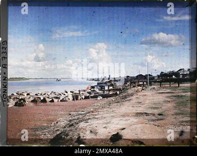 Hà-Nôi, Tonkin, Indochina sampans ormeggiati sulle rive del fiume Rosso, pomeriggio, Léon occupato a Indochina Foto Stock