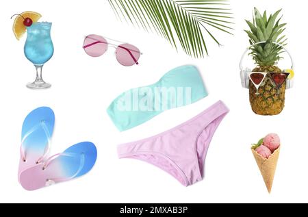 Set di diversi accessori da spiaggia su sfondo bianco Foto Stock