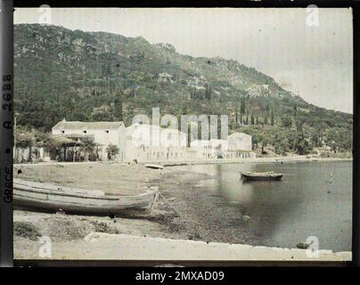 Corfù, Grecia un'estremità del villaggio, vista della spiaggia , 1913 - Balcani, Italia - Jean Brunhes e Auguste Léon - (settembre - ottobre 23) Foto Stock