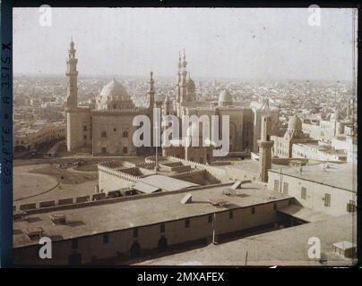 Cairo, Egitto, Africa Vista delle moschee di Place Rumêleh dalla porta Bab El Azab situato sulla Cittadella di Saladin , 1914 - Egitto - Auguste Léon - (gennaio-febbraio) Foto Stock