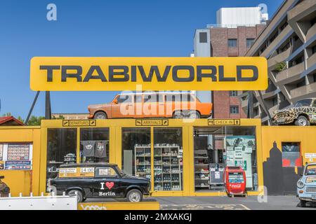 Trabi World, Zimmerstrasse, Mitte, Berlino, Germania Foto Stock