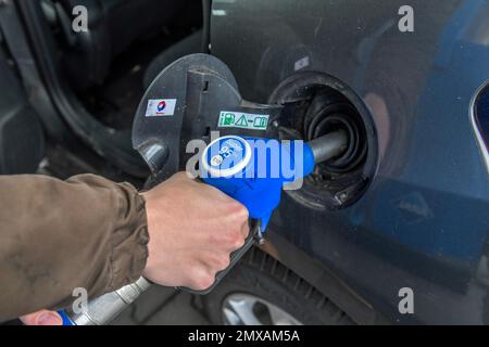 Foto simbolo, auto, rifornimento, prezzi carburante Foto Stock